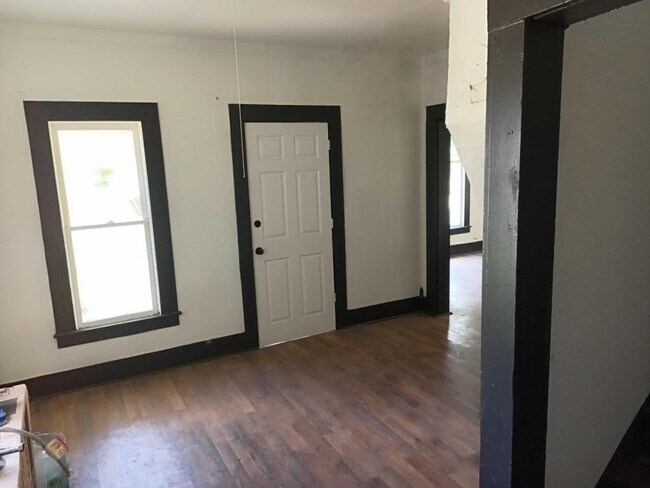 Photo - 744 E Walnut St