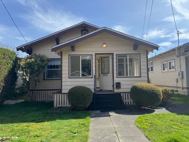 Building Photo - 1711 G St Unit 1711 G ST