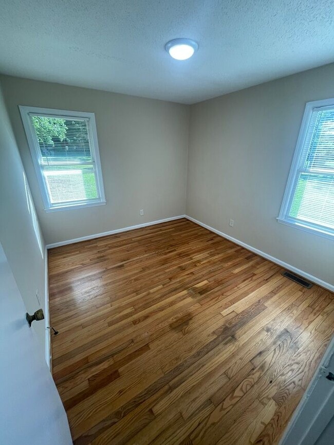 Photo - 705 Harris Rd