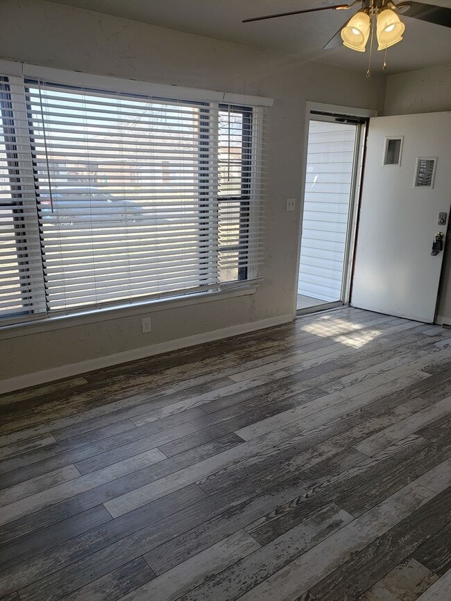 Photo - 2104 9th Ave