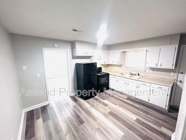 Photo - 3341 Pinewood Ave