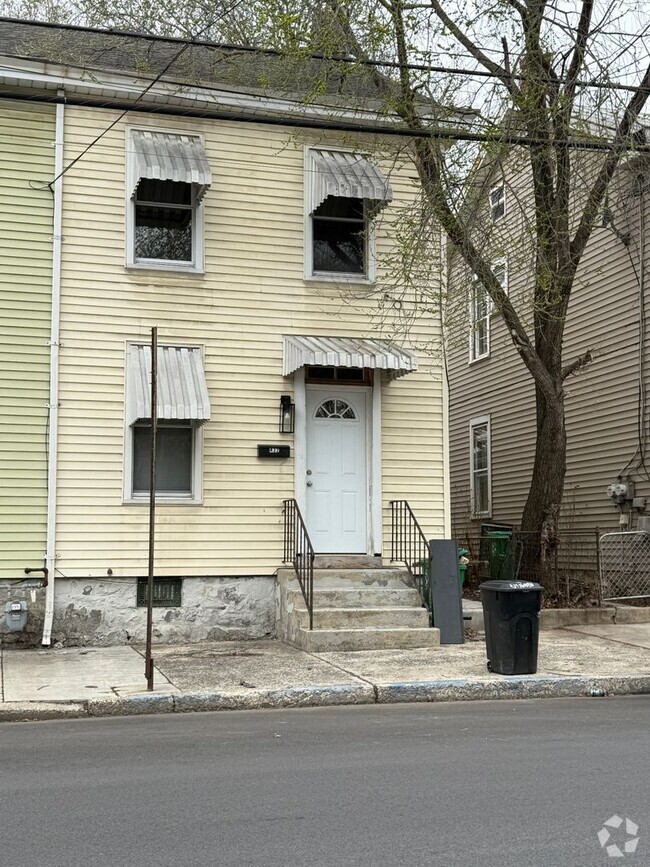 Building Photo - 3 Bedroom 1 Bathroom house in Carlisle PA!