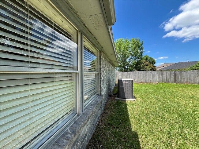 Photo - 16893 Blue Jay St