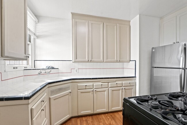 Building Photo - 1525 S Beverly Dr Rental