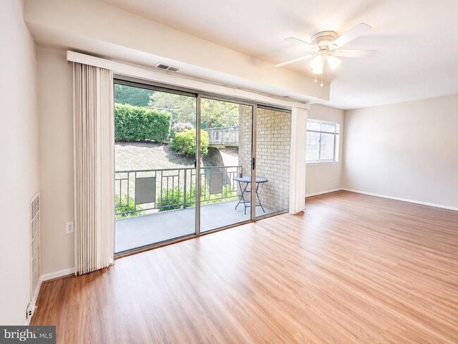 Building Photo - 5107 Crossfield Ct Unit 306