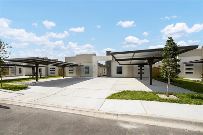 Photo - 29 Violet Ave W Unit 3