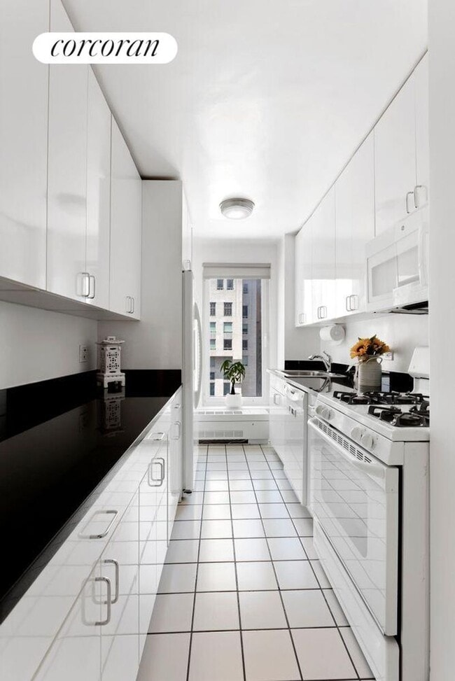 Photo - 200 Central Park S