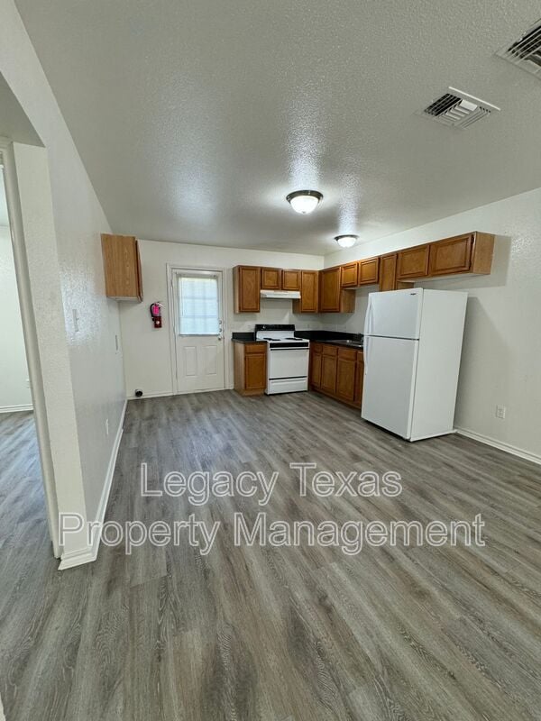 Photo - 701 Miracle Ln Unit E