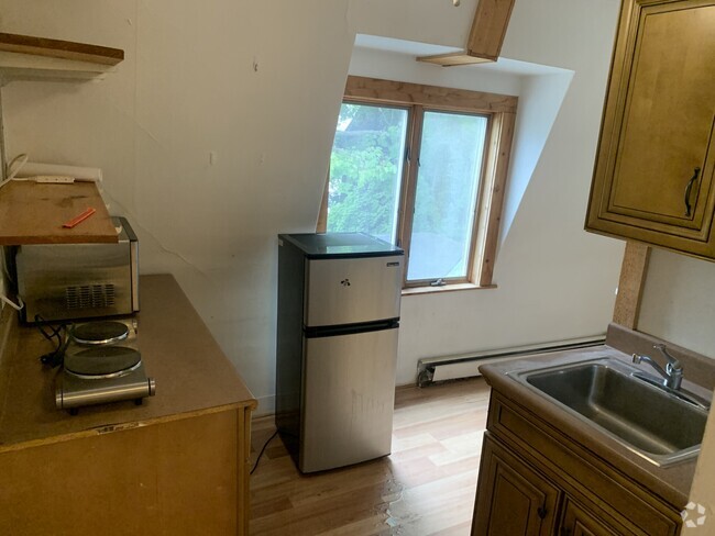 Building Photo - 146 Allston St Unit 3 Rental