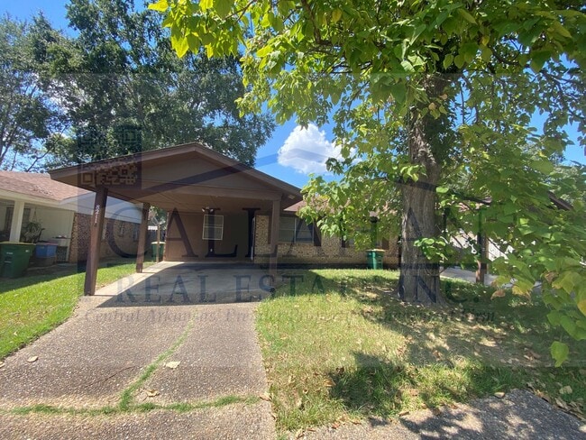 Building Photo - 8211 Woodview Dr N Unit A