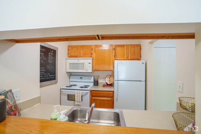 1BR, 1BA - 650SF - Kitchen