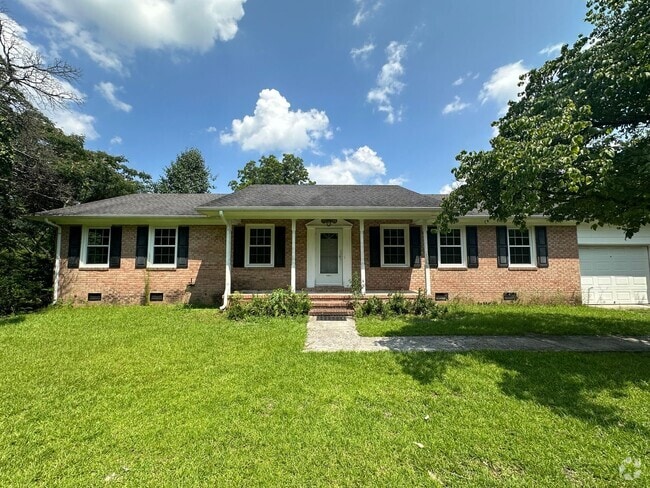 Building Photo - 3 bedroom 1.5 bath on Large Lot Rental