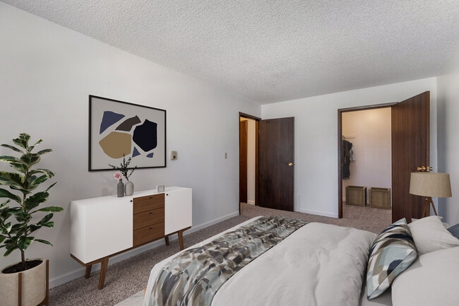 Photo - Mountain View Plaza