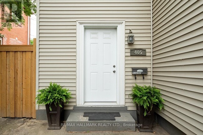 Photo - 405 Kingston Rd