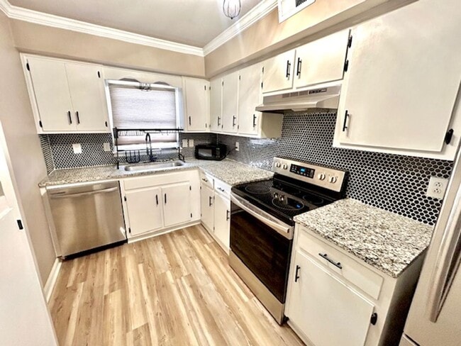 Photo - Newly Remodeled Condo/Townhouse!