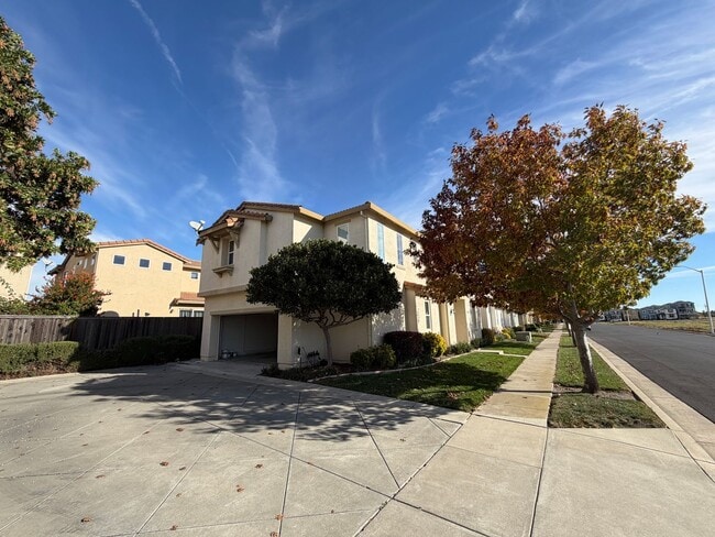 Photo - 4 bedroom | 2.5 bathroom | Single family home in West Sacramento's Bridgeway Lakes neighborhood