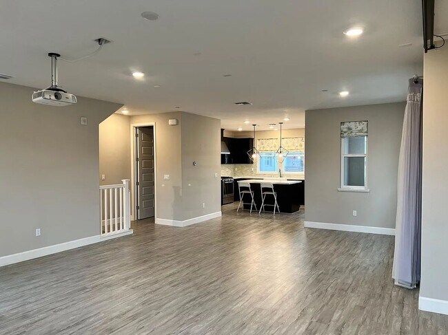 Photo - 121 Stevenson Blvd