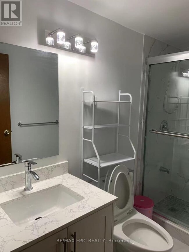 Photo - 137 Markham St