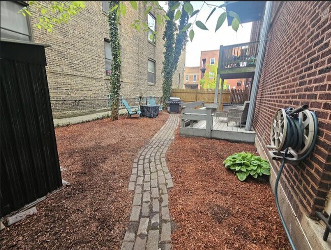 1050 W Dakin St Unit G2