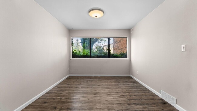 1225 S Maple Rd Unit 105