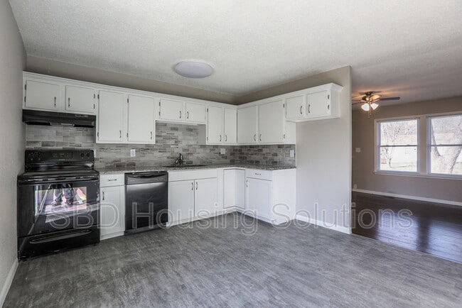 Photo - 1215 N Cedarcrest Dr