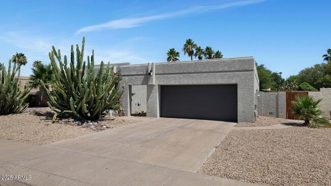 Photo - 6614 E Kelton Ln House
