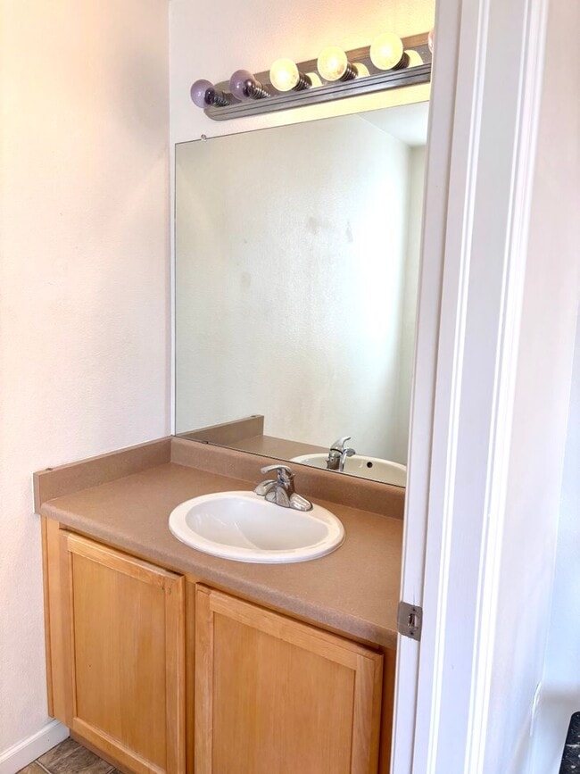 Photo - Newly updated 3bd 2.5 bath townhome for rent Aurora CO 80012