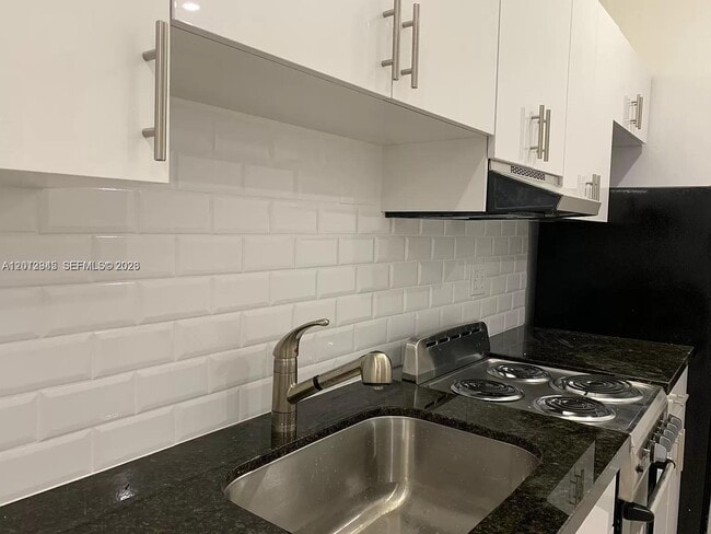 Photo - 319 W 28th St Unit 9