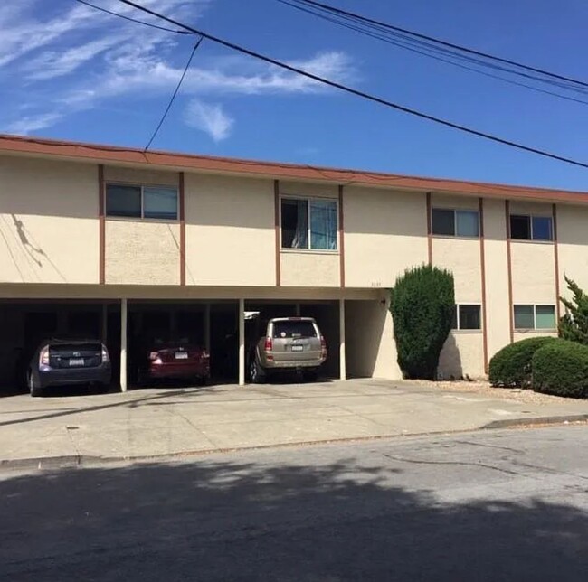 Belmont Avenue - Belmont Avenue Apartment Unit 2