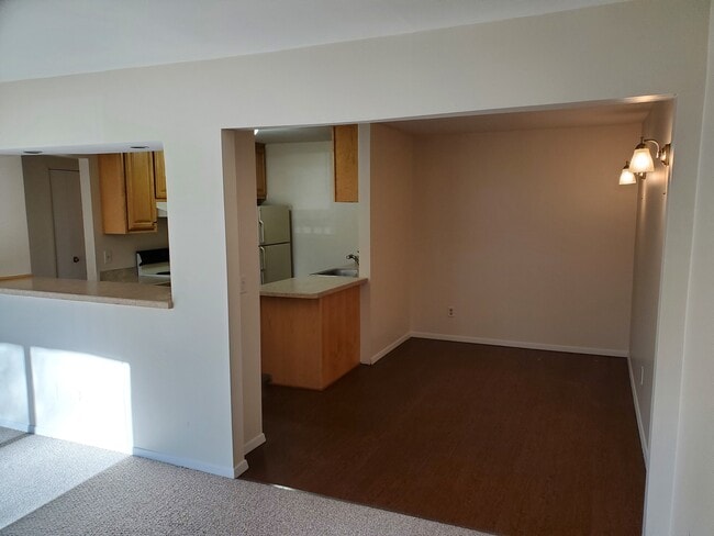 Photo - Clinton House Apartments Unit H-28