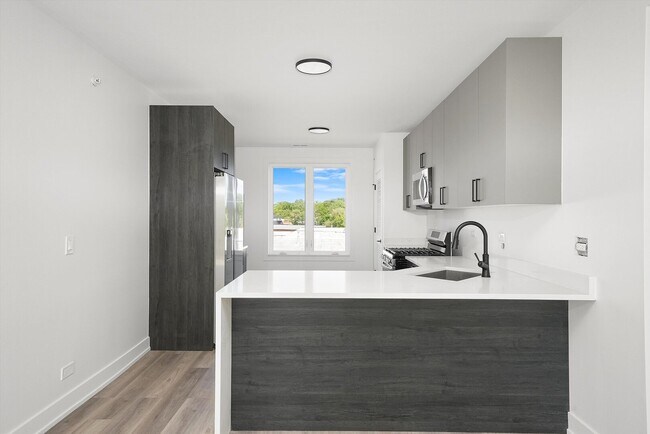 Photo - 2030 Greenwood St Unit 104