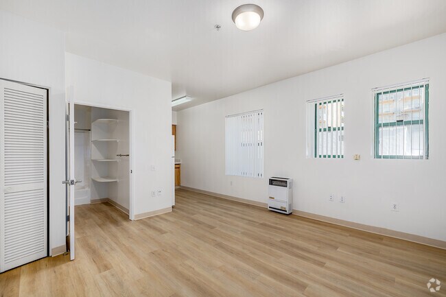 Studio - 370SF - Living Room - Villa Metropolitano