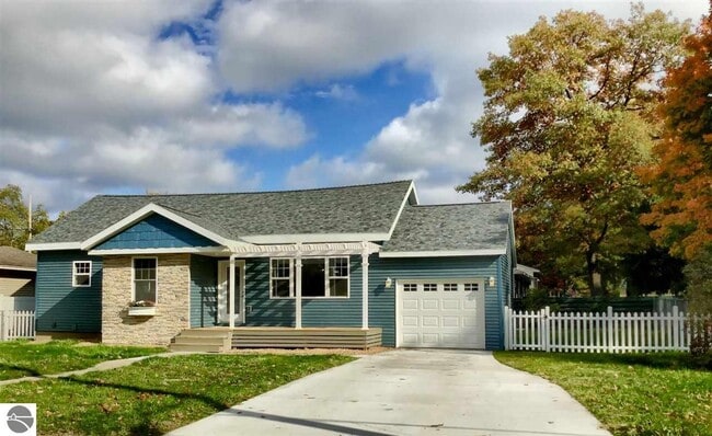 Building Photo - Step Into Luxury and Style – Impeccably Re... Rental