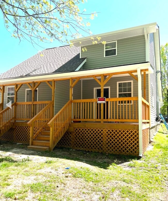 Building Photo - Rhodes Unit #2 Rental