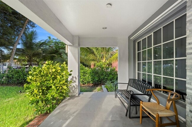 Photo - 555 NE 73rd St