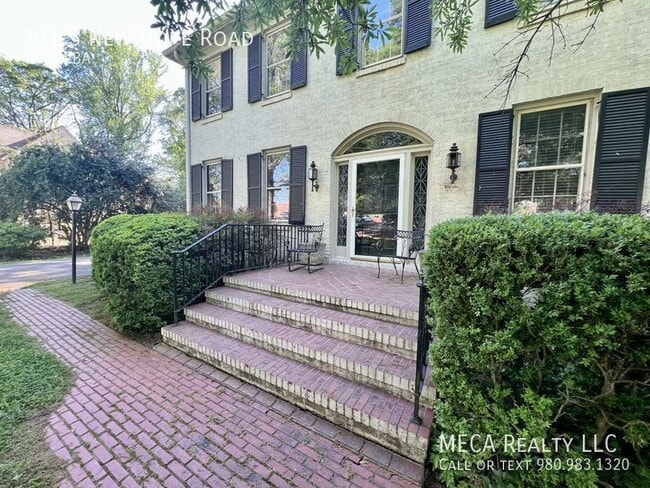 Photo - 701 S New Hope Rd