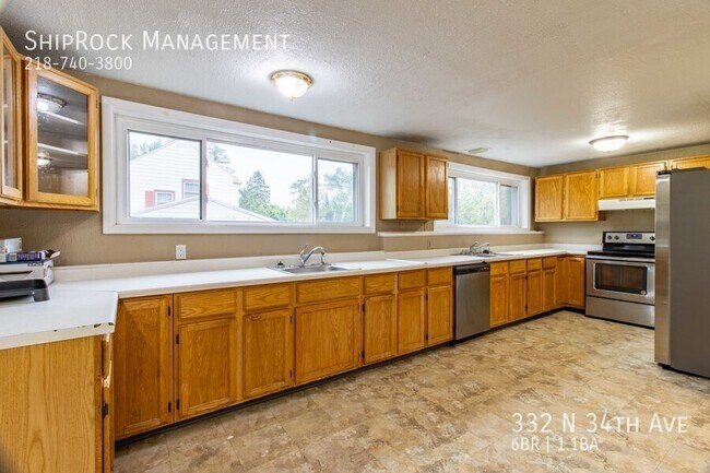 Photo - 332 N 34th Ave E