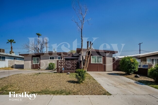 Building Photo - 3904 W El Parque Ave