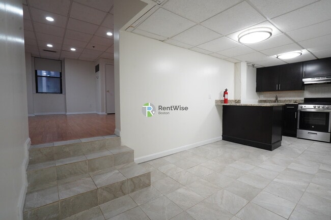 Photo - 62 Boylston St Unidad M20