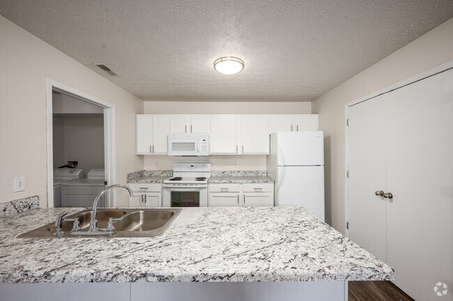 4BR, 2BA - 1,567SF - Kitchen - Anthrop Pointe