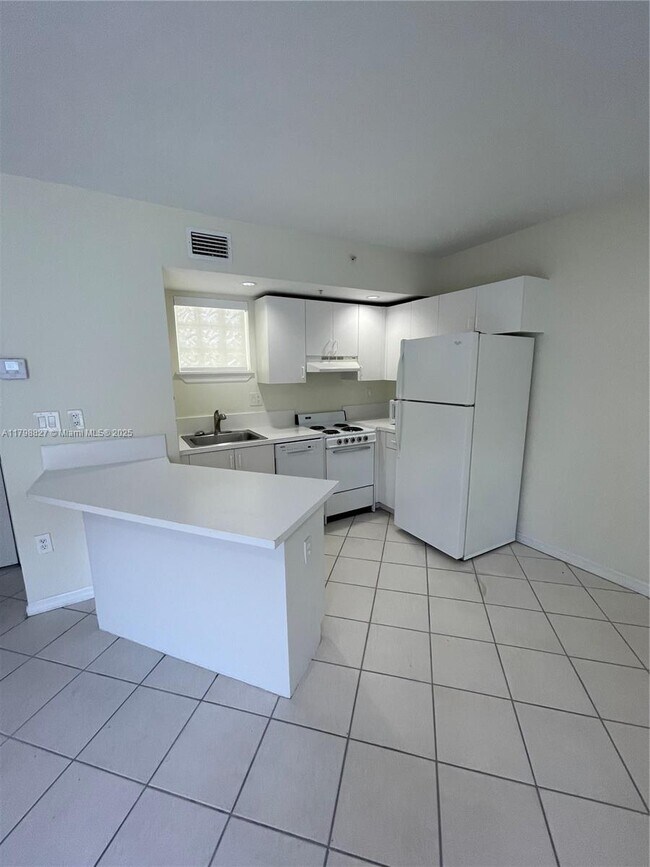 Photo - 3090 Bird Ave Apartamento Unidad 202