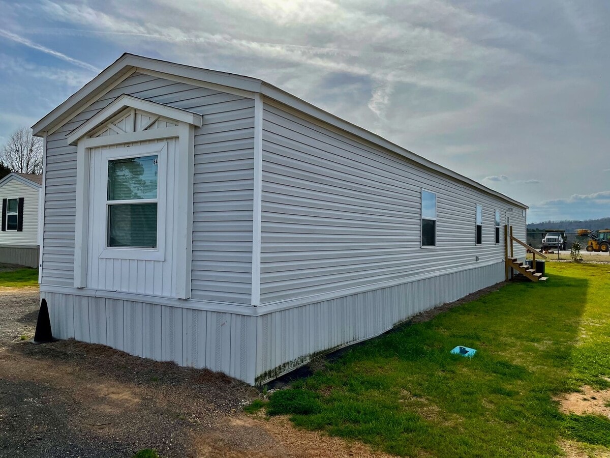 Spacious 2020 Clayton Home awaits you, just 1 mile to Jax State! - Spacious 2020 Clayton Home awaits you, just 1 mile to Jax State!