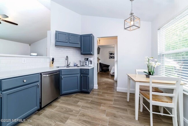 Photo - 7119 Swamp Flower Dr N