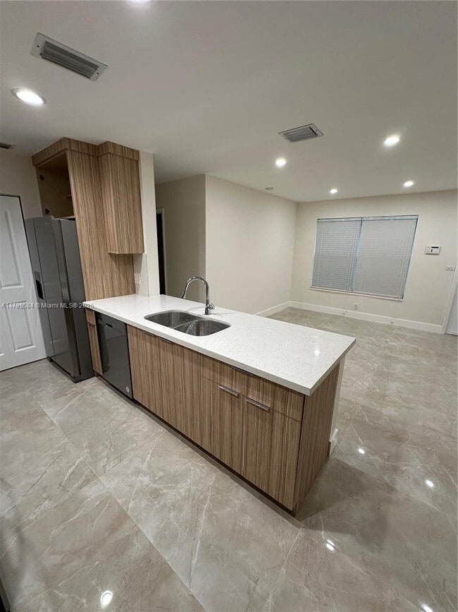 Photo - 611 N 69th Way