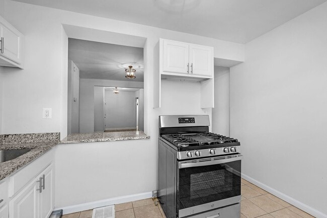 Photo - Beautifully Renovated 3 Bedroom 2.5 Bathroom Rental with study in McElderry Park VOUCHER Holders ...