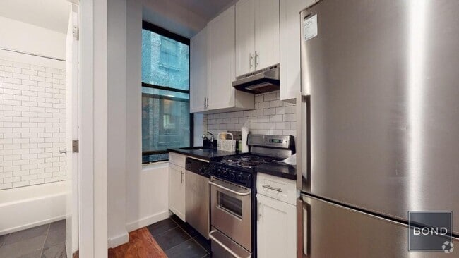 Building Photo - 441 W 51st St Unit 5W Rental