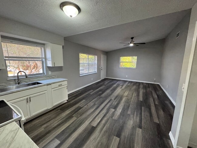 Photo - For Rent – 2 Bedroom, 2 Bathroom Duplex