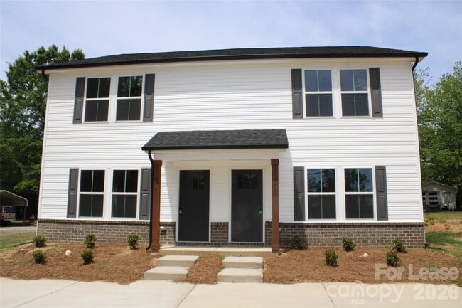 Building Photo - 574 W Park Ave