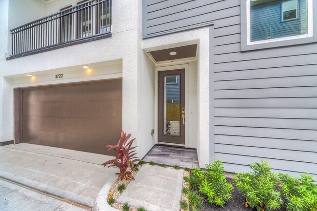 Photo - 3722 Robertson St