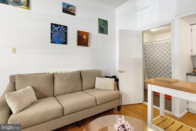 Photo - 515 S 6th St Unit 1F